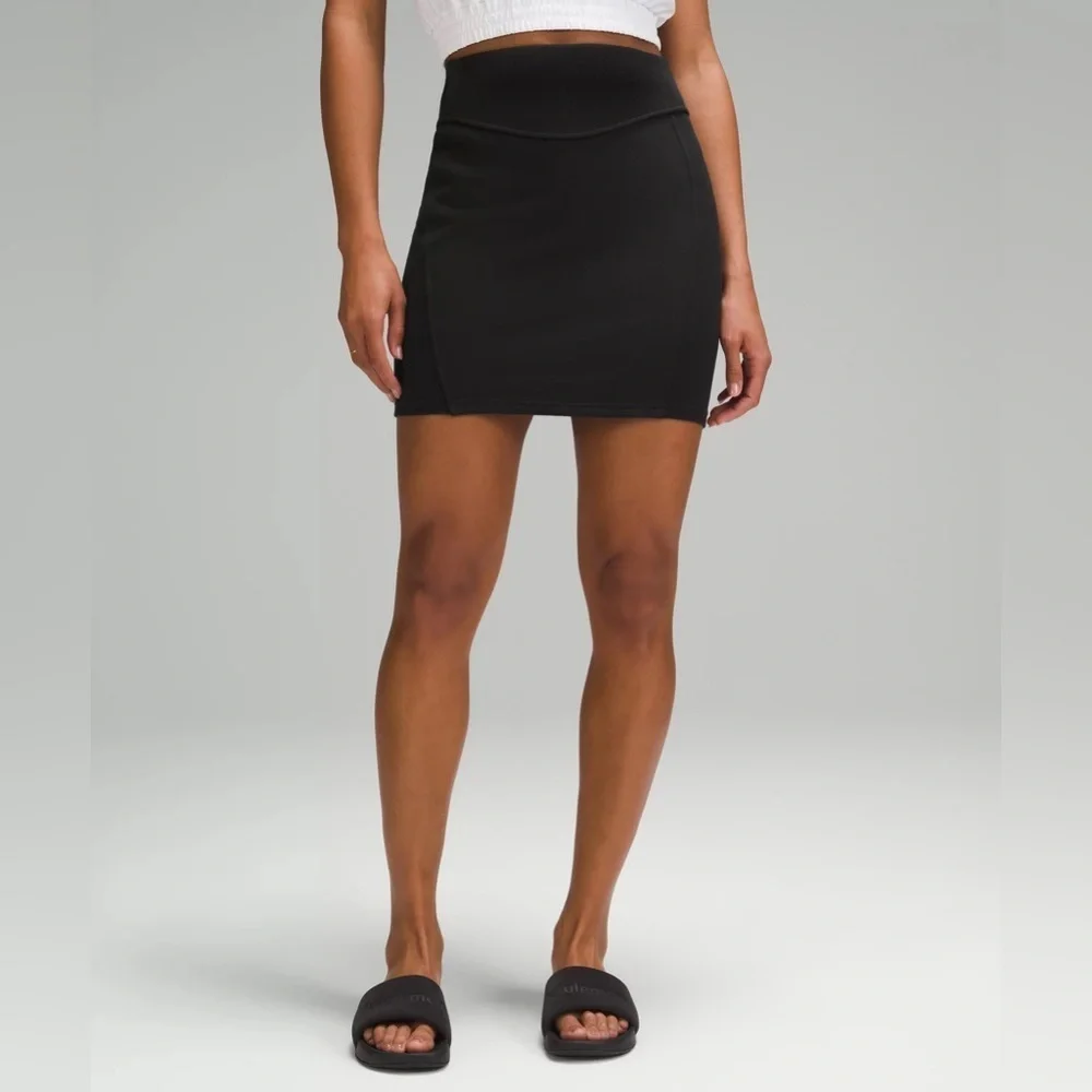 Lululemon | Women's Scuba High-Rise Velvet Mini Skirt Black Size Medium NWT - Picture 2 of 8